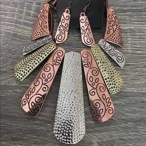 Necklace and earring set